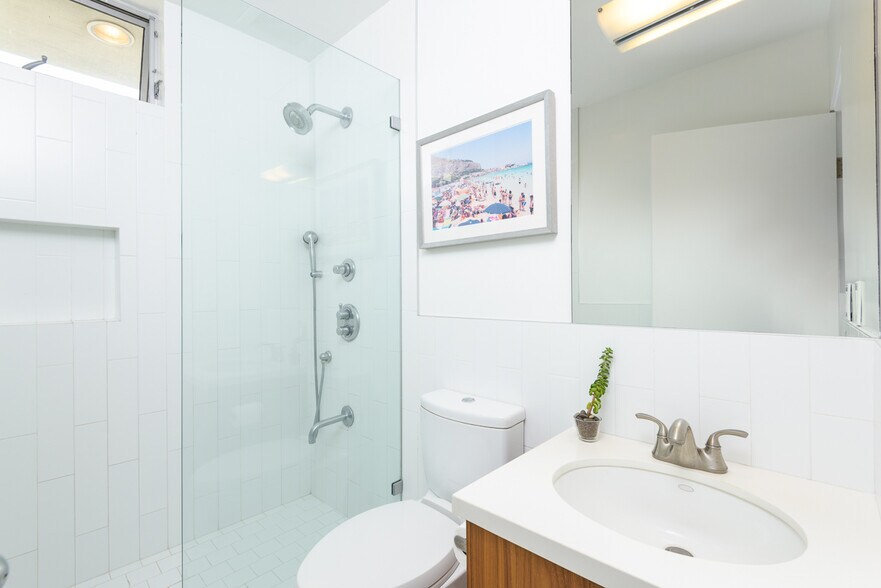 Building Photo - 1513 S Orange Grove Ave