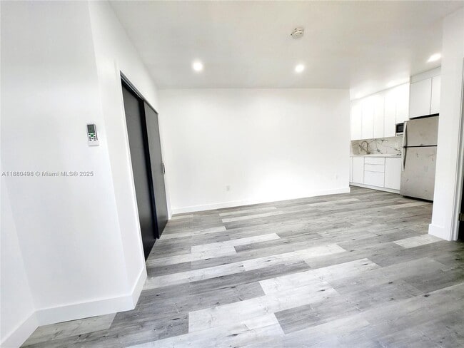 Building Photo - 511 SW 15th St