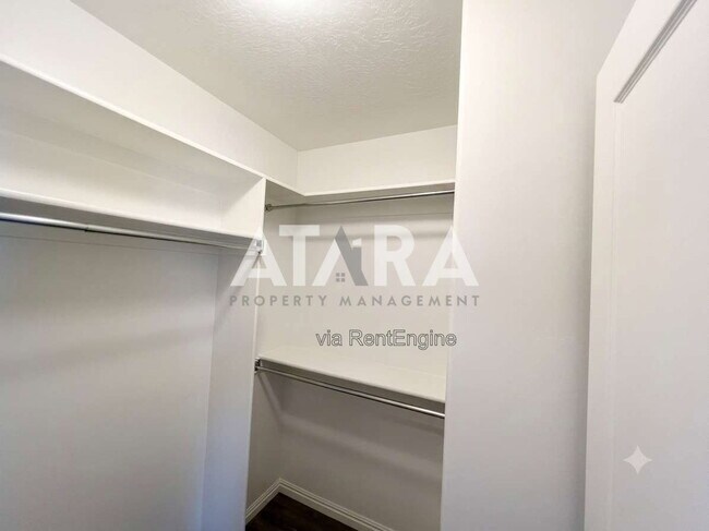 Building Photo - 5285 W Hampstead Ln