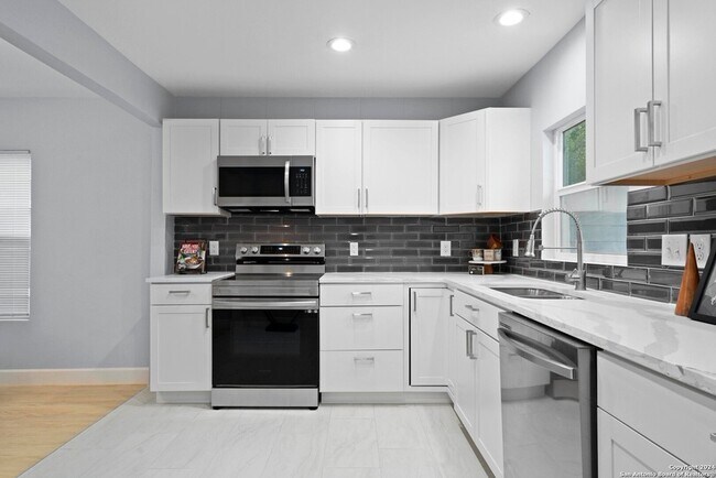 Building Photo - 333 Haggin St