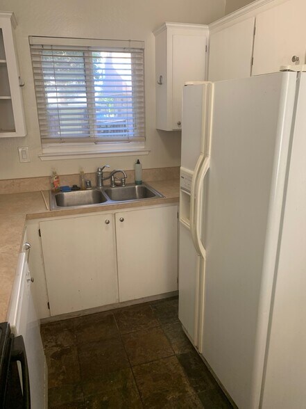 Building Photo - 3901 Clayton Rd