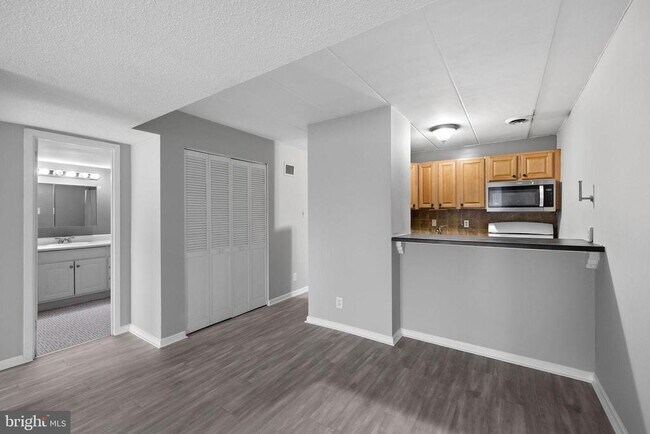 Building Photo - 2605 Huntington Ave