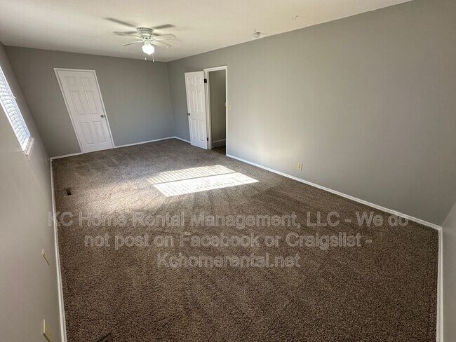 Building Photo - 9338 Bluejacket St