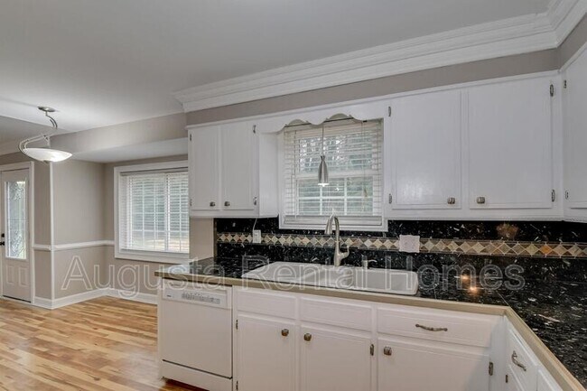 Building Photo - 238 Cavalier Dr