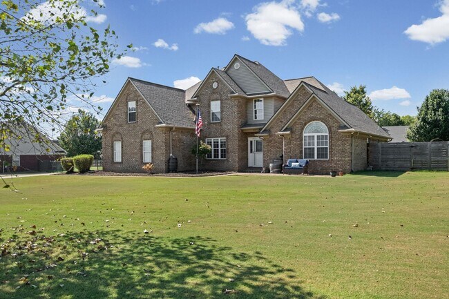 Building Photo - 713 Elizabeth Dr