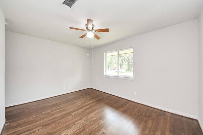 Building Photo - 8102 Bob White Dr