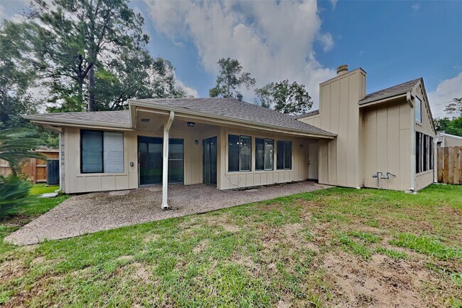 Building Photo - 8607 Pines Pl Dr