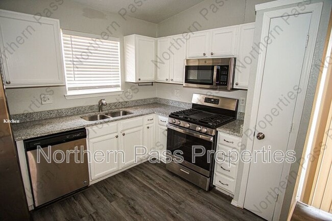 Building Photo - 1686 St Stephen Pl