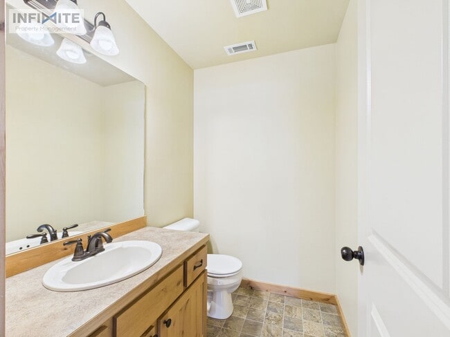 Building Photo - Move In Ready 3 Bedroom!