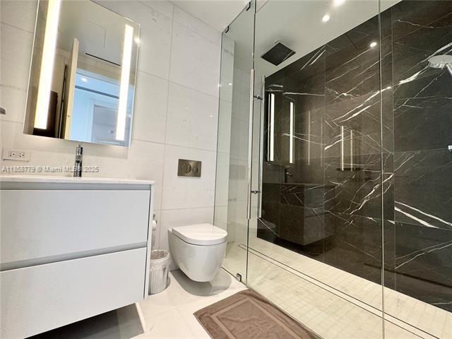 Building Photo - 300 Biscayne Boulevard Way