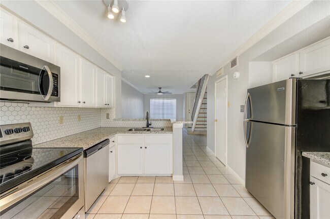 Building Photo - 2002 Gentryside Dr