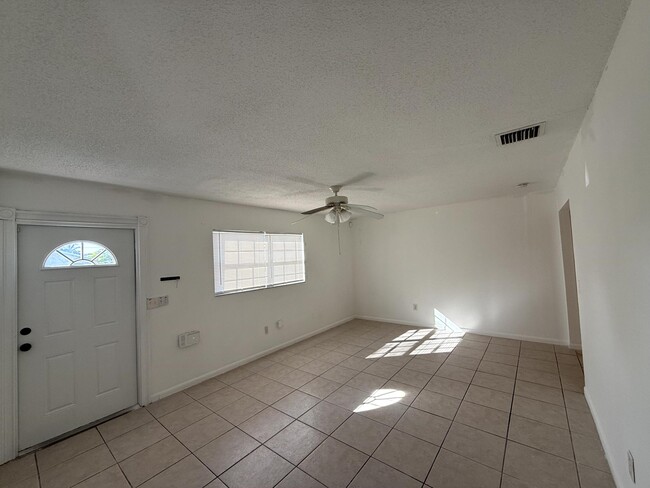 Building Photo - 4715 Weymouth St