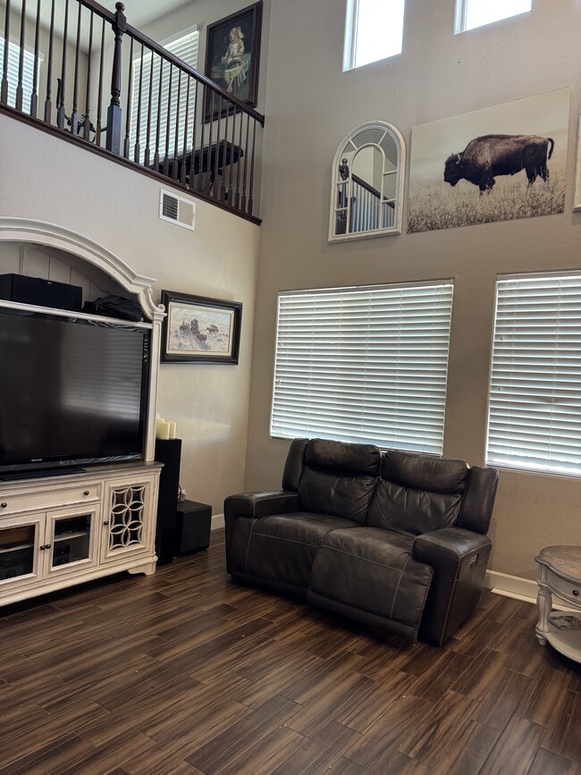 Building Photo - 3212 N Glacier Way
