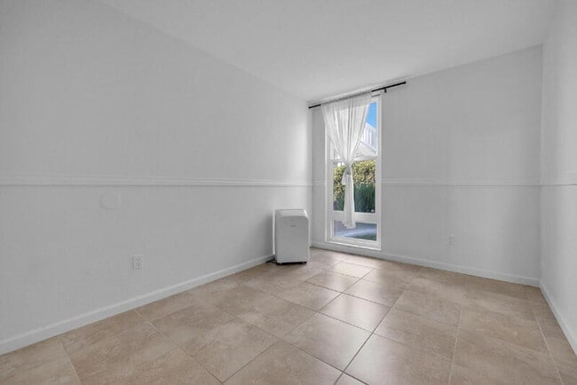 Building Photo - 4065 Harrison St