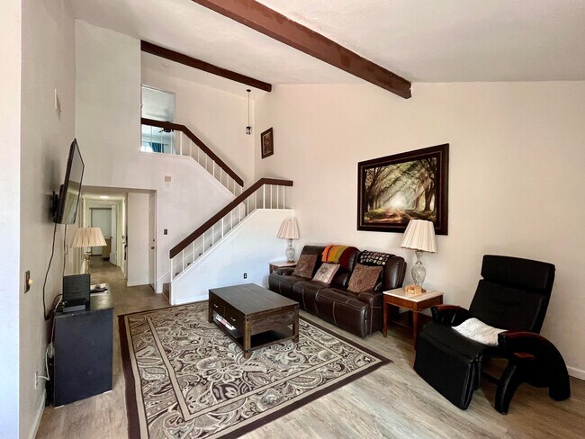 Building Photo - 7063 Deerhurst Ct