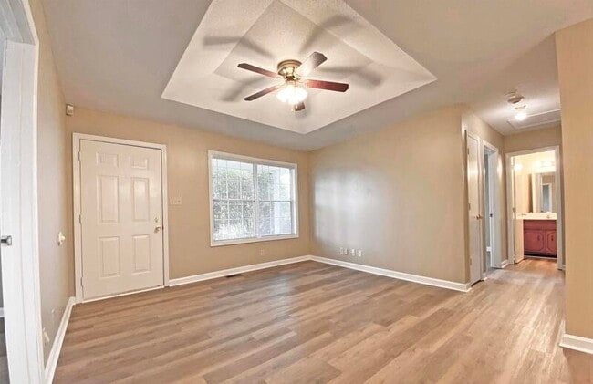 Building Photo - 581 Oakmont Dr