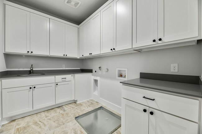 Building Photo - 4611 Unity Cir