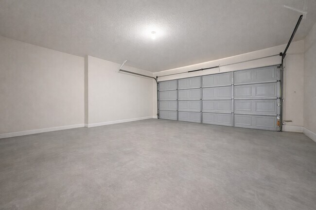 Building Photo - 2210 Sunset Trail