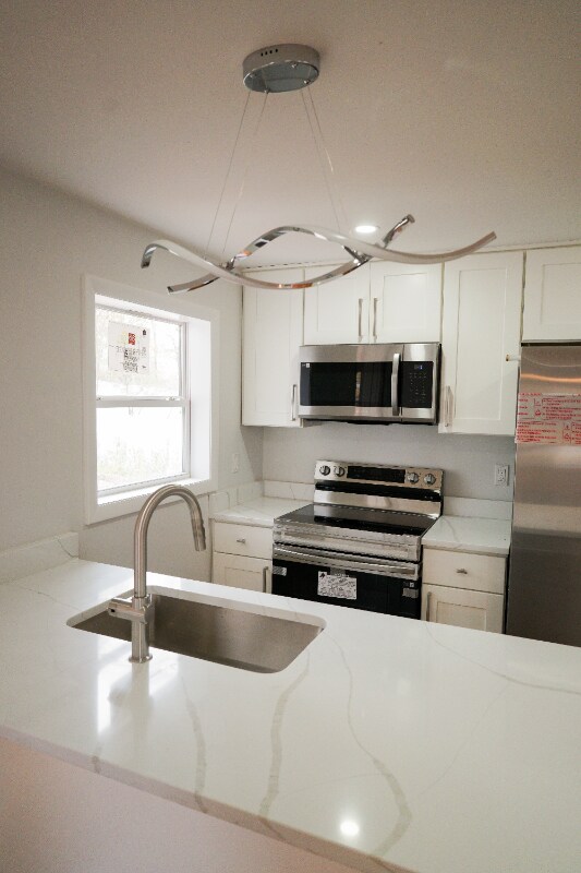 Building Photo - 8 Sussex Ln