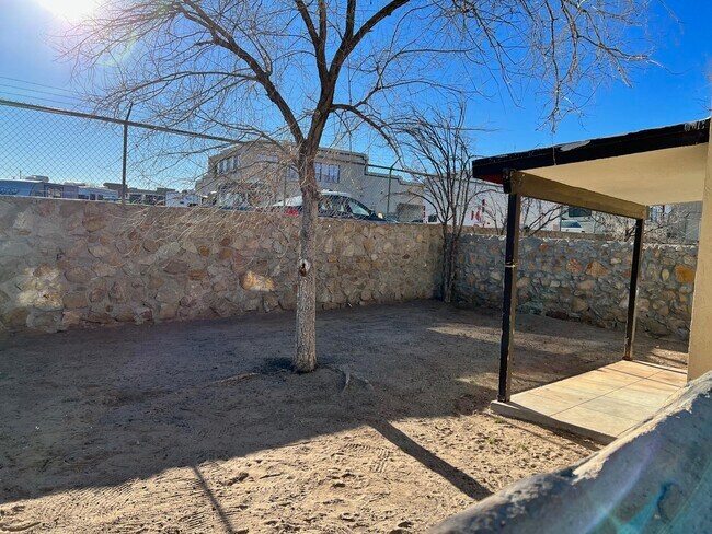 Building Photo - 1502 Monte Sanders Ln