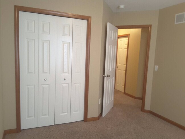 Building Photo - Beautiful 3 Bedroom 2 Bath Home in Elkhart!