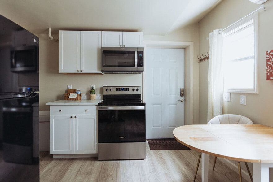 Building Photo - 308 Lamont St