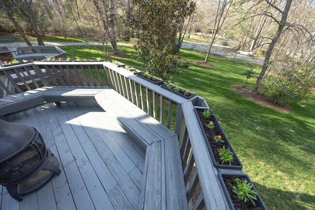 Building Photo - Beautifully renovated large home in CHCCS school district! Available mid-June!