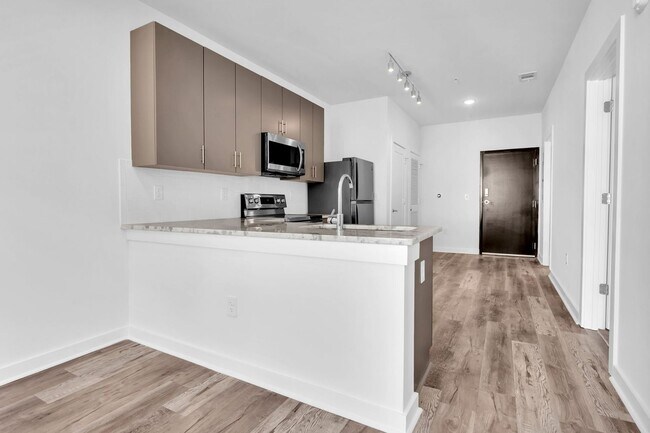 Building Photo - STUNNING MIDTOWN 1BED 1BATH