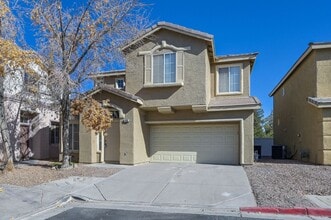 Building Photo - NW!! POOL!!!! GATED!!! Com. Park!!! Low Maintenance desert landscape front Yard. New Carpet!! Ups...