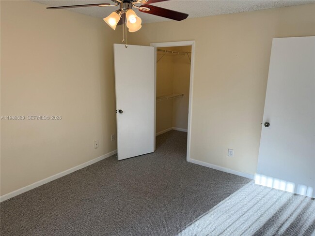 Building Photo - 550 S Park Rd