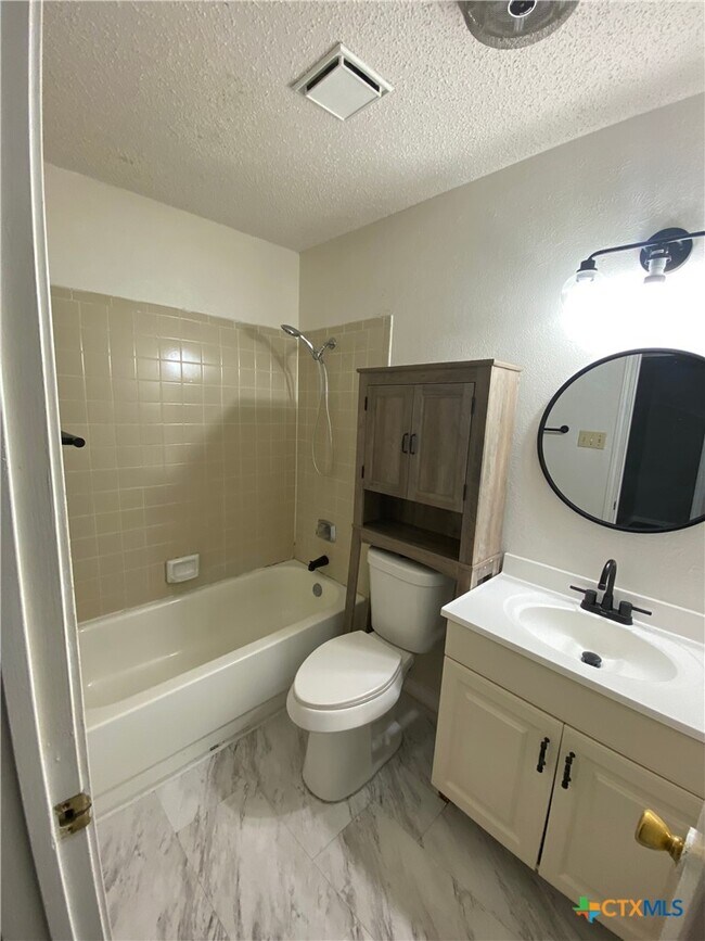 Building Photo - 414 Baumann Dr