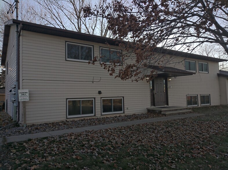 Primary Photo - 401 Moasis Dr