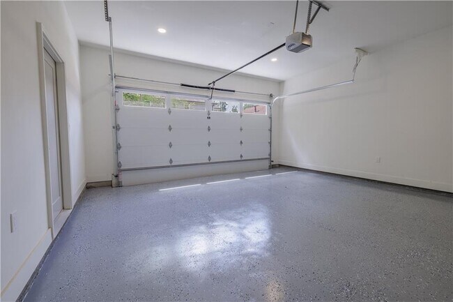 Building Photo - 205 Whitefoord Ave NE