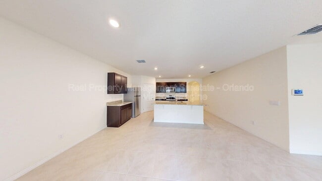 Building Photo - 2116 Silver Brk Wy