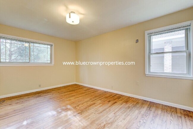 Building Photo - 1300 Bennett Dr