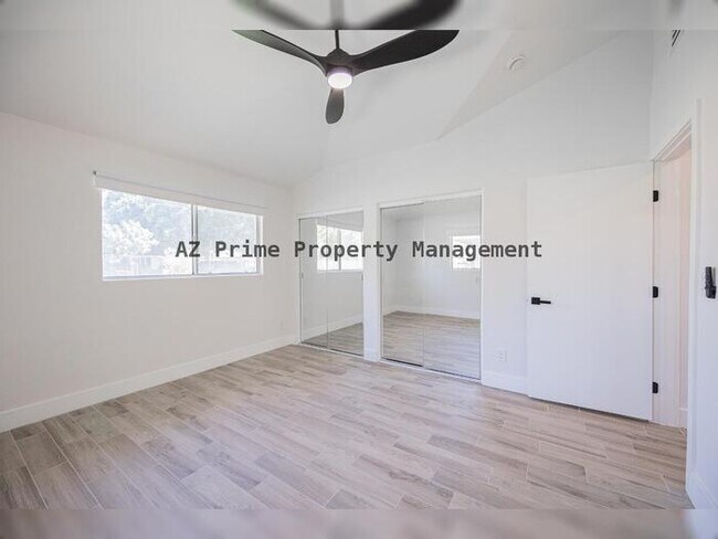 Building Photo - 6828 N 10th Ave