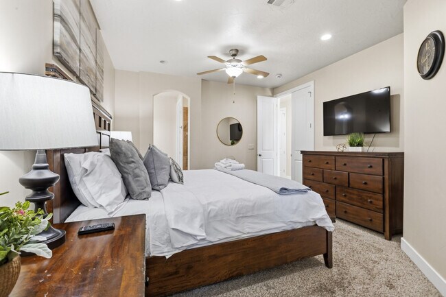 Building Photo - 4221 Torrey Pines Dr