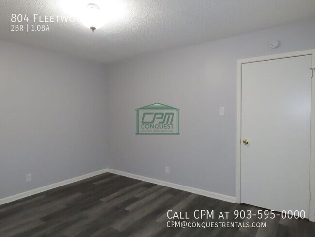 Building Photo - 804 Fleetwood-