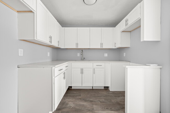 Building Photo - 20-30 Peck St