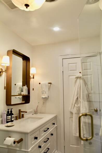 Building Photo - 1728 New Hampshire Ave NW