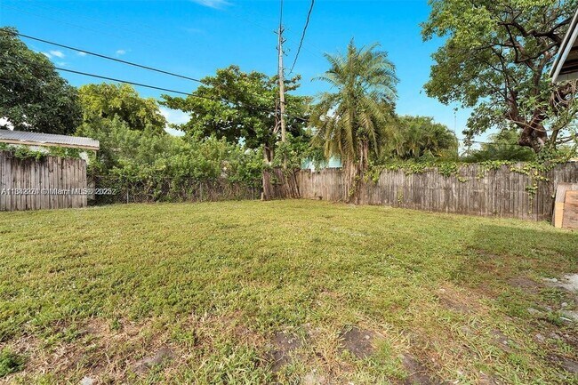 Building Photo - 3900 SW 47th Ave