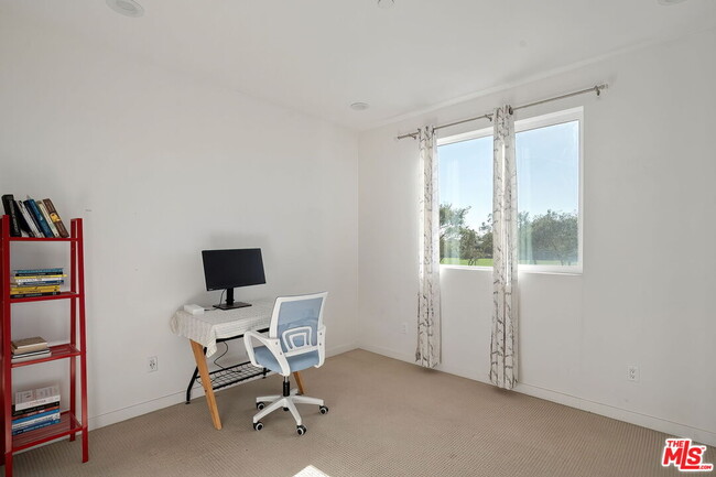 Building Photo - 10833 Tabor St