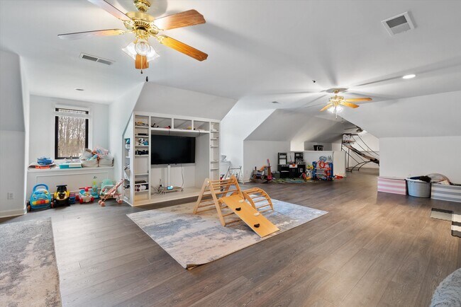 Building Photo - 9376 Forest Wind Cove