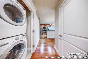 Building Photo - 215 Center St