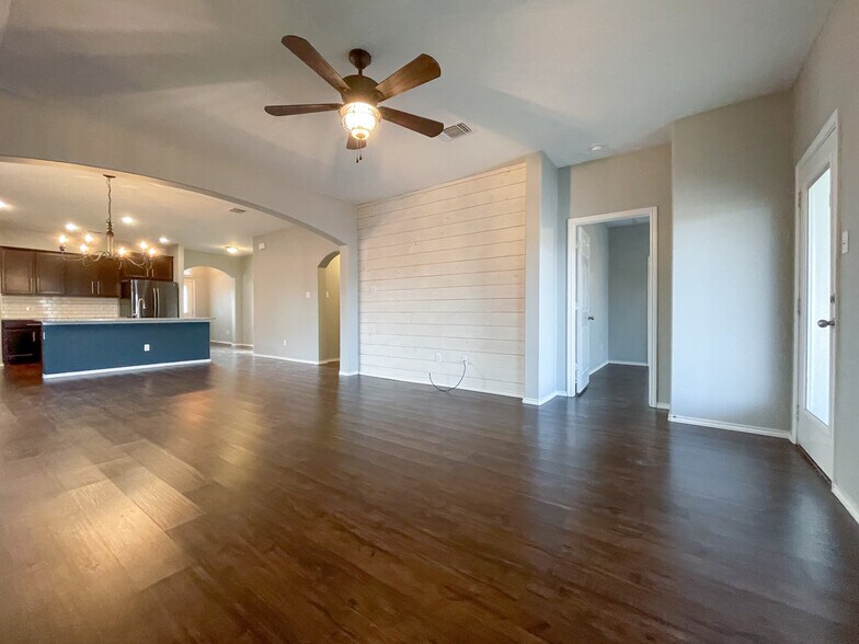 Building Photo - 3228 Beutel Rd