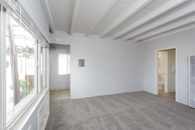 Building Photo - *2 WEEKS FREE!* Studio in La Jolla Village...
