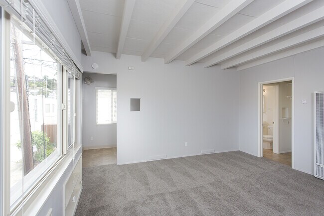 Building Photo - Rare Studio in La Jolla Village with Onsit...