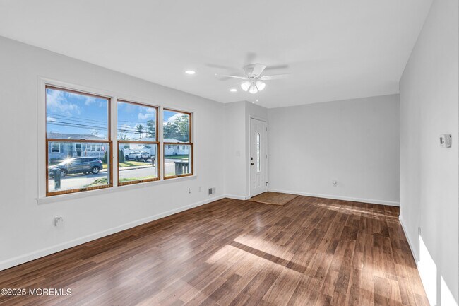 Building Photo - 879 Egret Dr