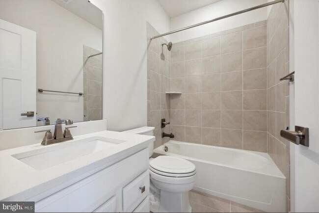 Building Photo - 223 Avalon Dr