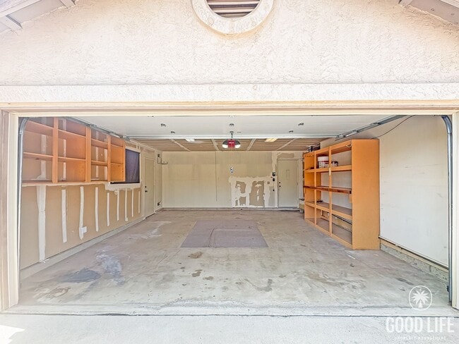 Building Photo - Cozy Escondido 3BR/2BA with A/C, large bac...